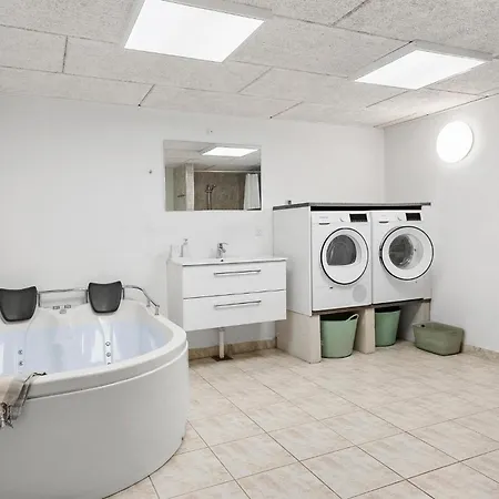 Vakantiehuis 3 Bedroom Awesome In *